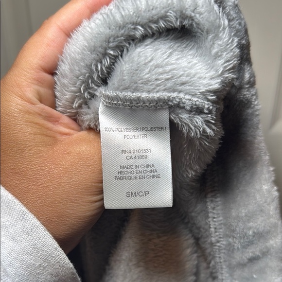 Winnie The Pooh Grey Quarter Zip Cropped Sweatshirt Size Small/Medium - Picture 10 of 10